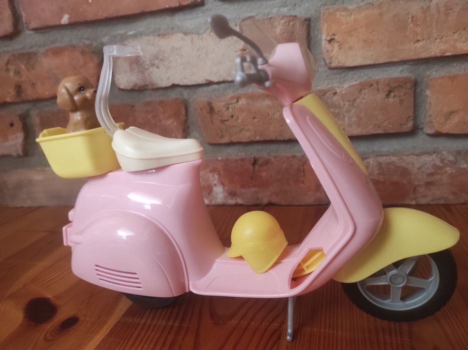 Duży zestaw Barbie, domki, szafa, skuter, lalki itp