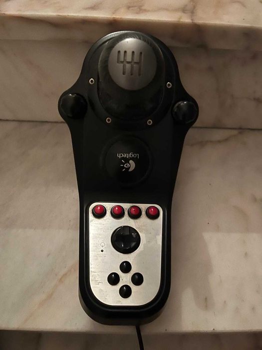 conjunto logitech volante mudancas e pedais para jogar