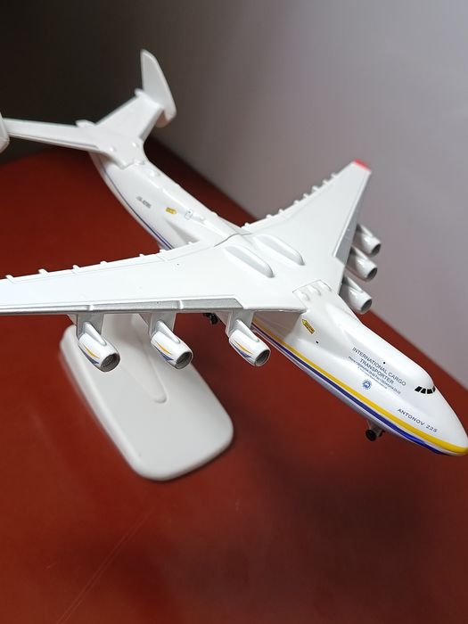 АН-225 "Мрія"модель 1-400