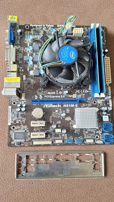Płyta główna z CPU i pamięcią