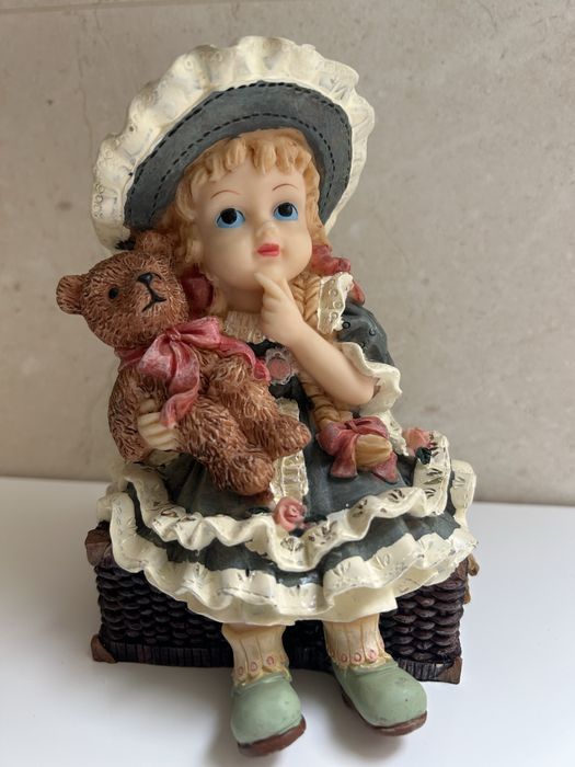 Skarbonka z porcelany lalka i miś unikat prezent