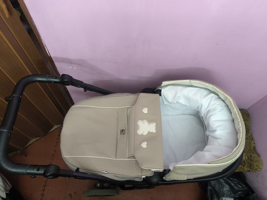 Срочно продам детскую каляску 2в1