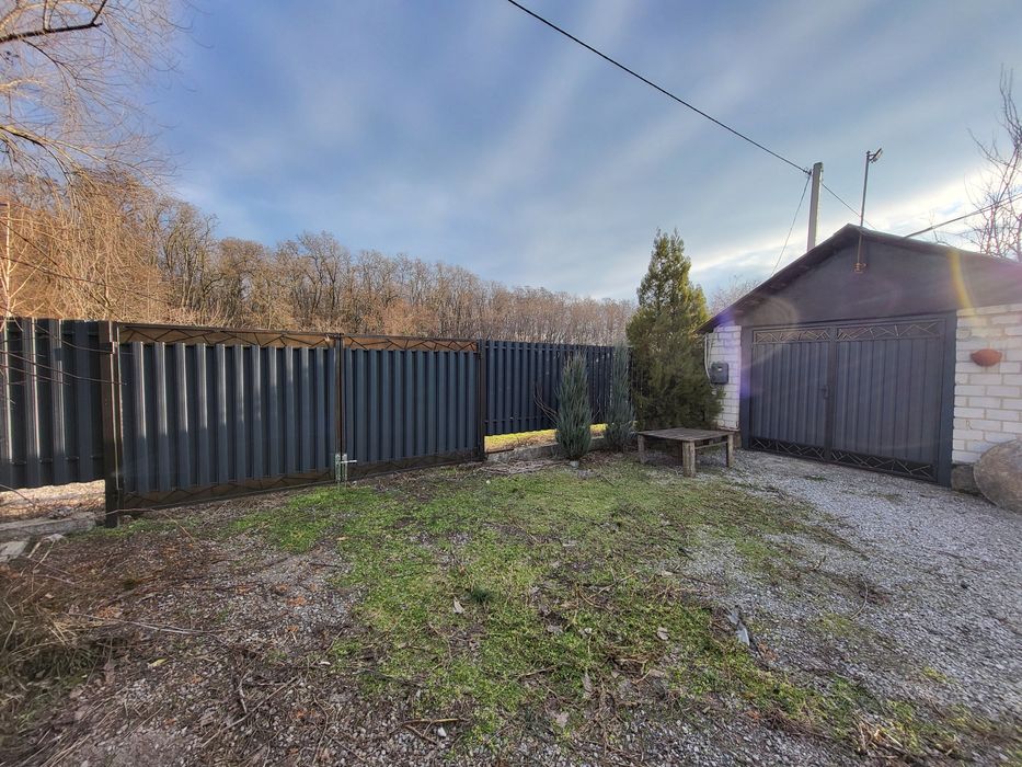 Продам дом с большим земельным участком. Y.A.