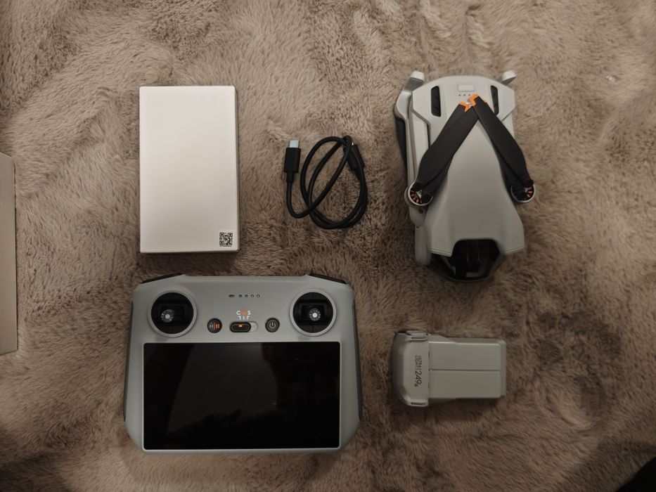 Dji mini 3 + kontroler Dji RC + Dji care 1 rok
