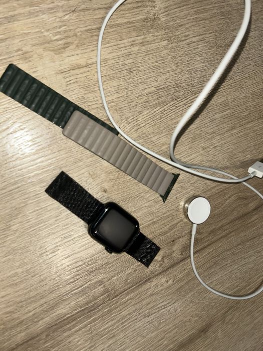 - Apple Watch Series 5, 40 mm, GPS + Cellular Stainless Steel Silver