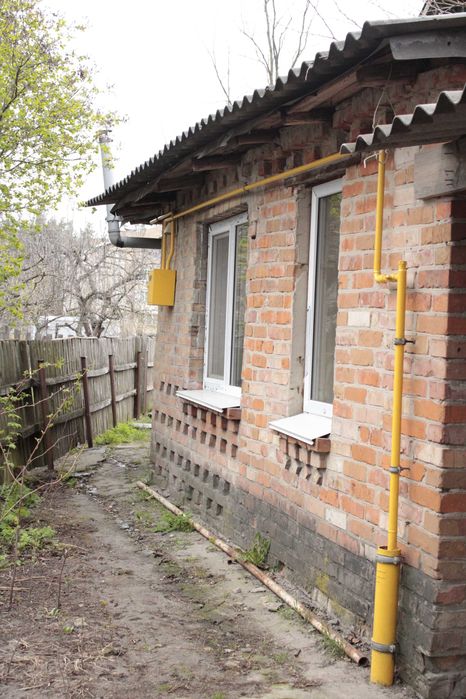 Будинок біля метро Житомірська