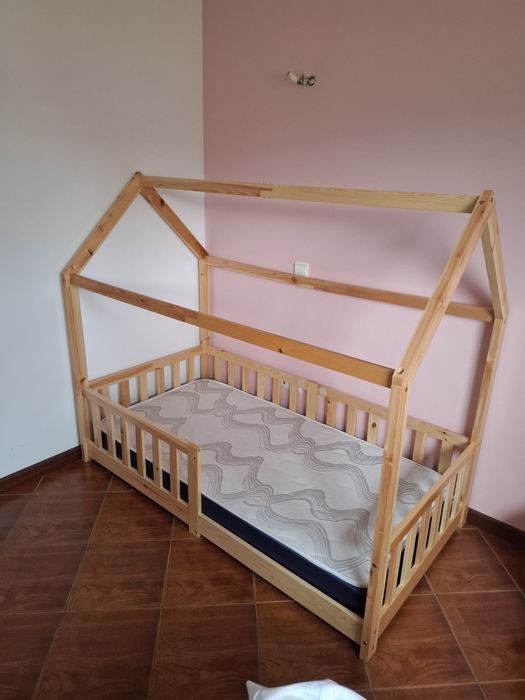 Cama montessori com colchão incluído