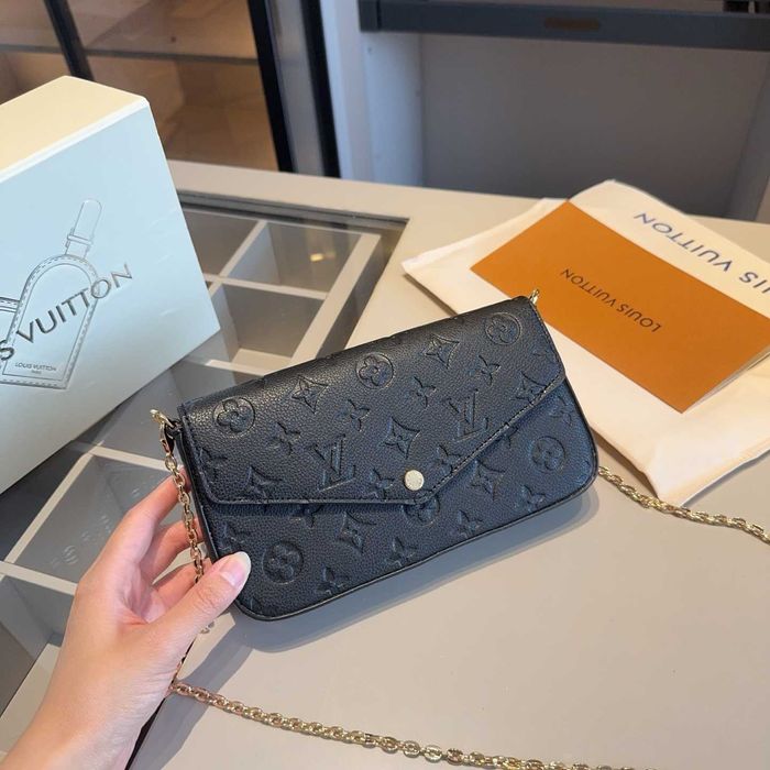 Ciemno - czarny torba na ramię marki LV.