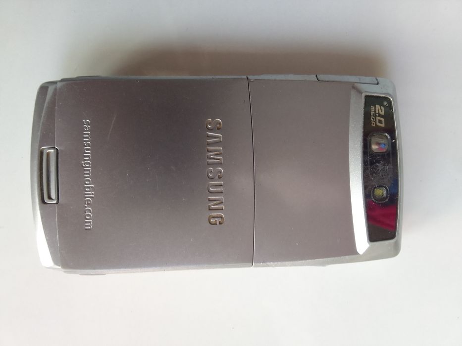 2 Telemóveis antigos Samsung e Alcatel