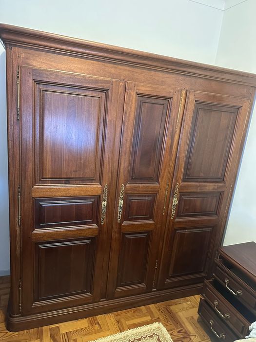 Roupeiro madeira castanho