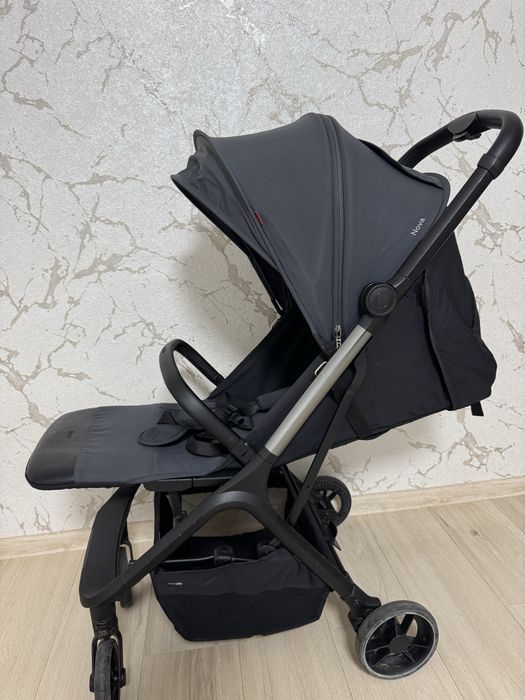 «Прогулянкова дитяча коляска Carrello Nova»