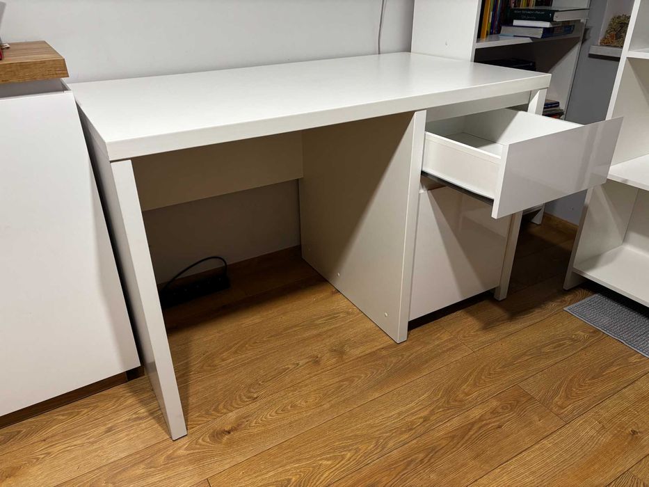 Biurko Kaspian 120 cm z drzwiami i szufladą białe BRW