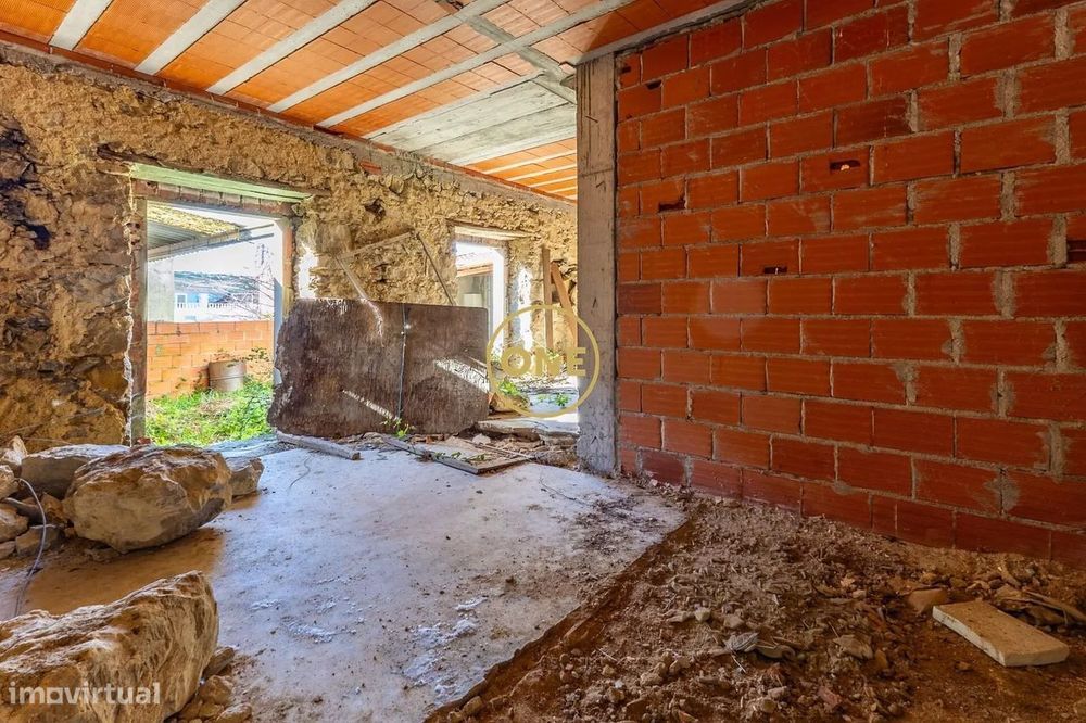 Moradia com Projeto Aprovado e Licença a Pagamento