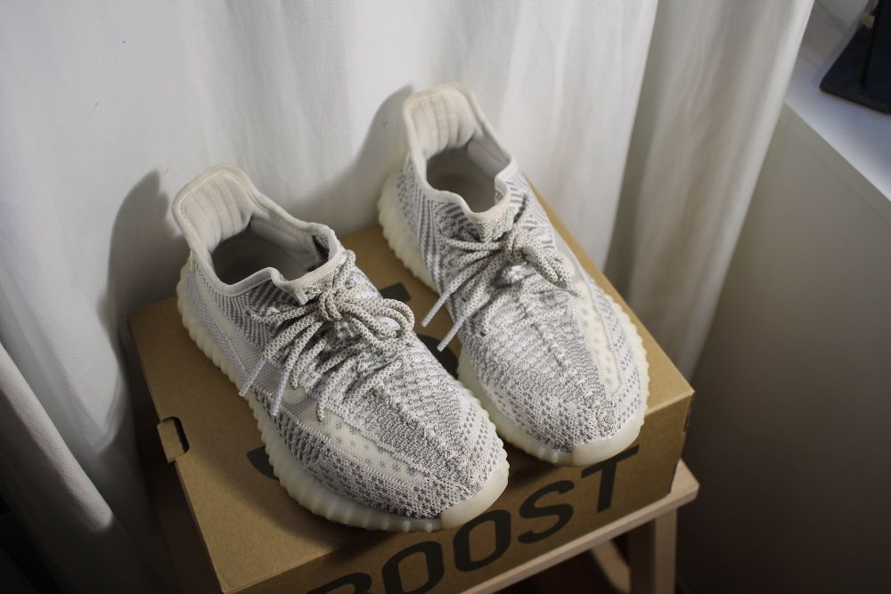 Adidas Yeezy Boost 350 V2 Static (non-reflective) Oeiras E São Julião Da  Barra, Paço De Arcos E Caxias • OLX Portugal