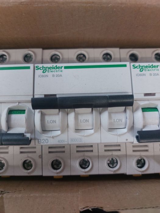 Wyłącznik nadprądowy 3P B 20A Schneider A9F03320
