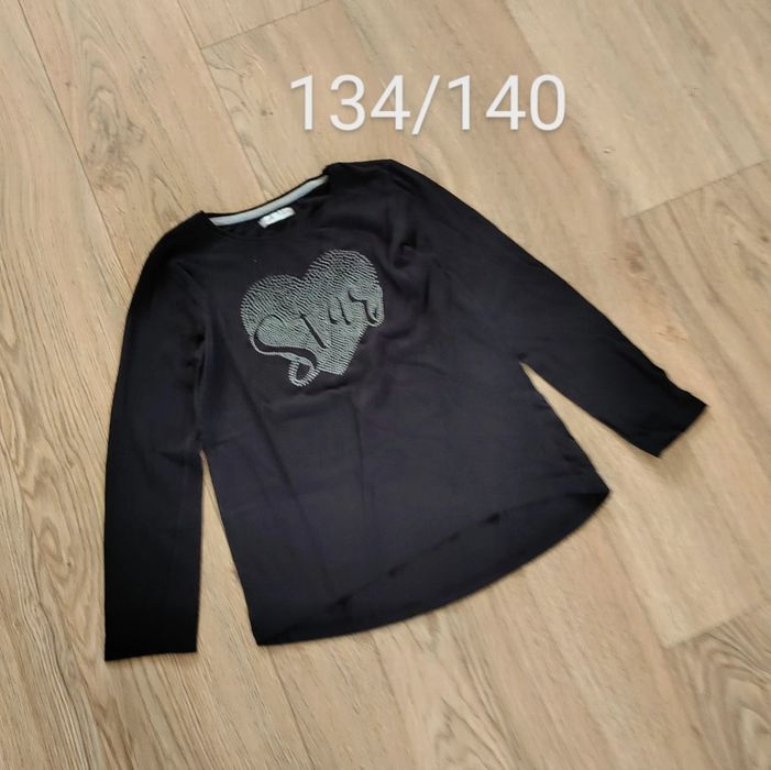 T-shirt czarny na długi rękaw 134/140