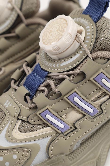 Стильні кросівки