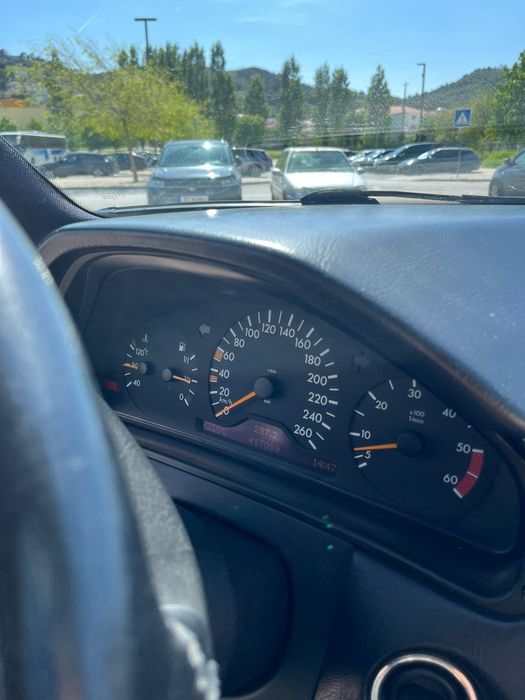 MERCEDES-BENZ E300 Avantgard