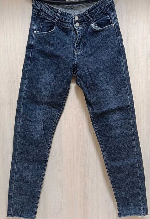 Продам женские джинсы