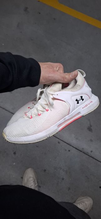 Sapatilhas Under Armour, tamanho 40,5, mulher, em ótimo estado
