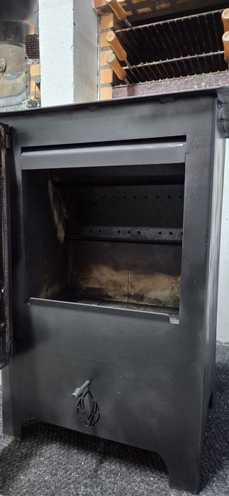 Salamandra a lenha usada em excelentes condições