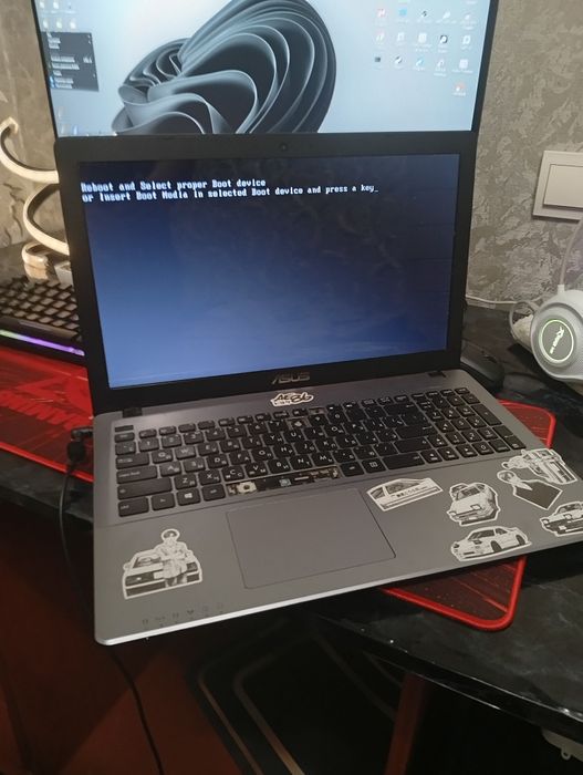 Ноутбук asus X550CC i3-3220 gt720 8 оперативної пам'яті  ddr3