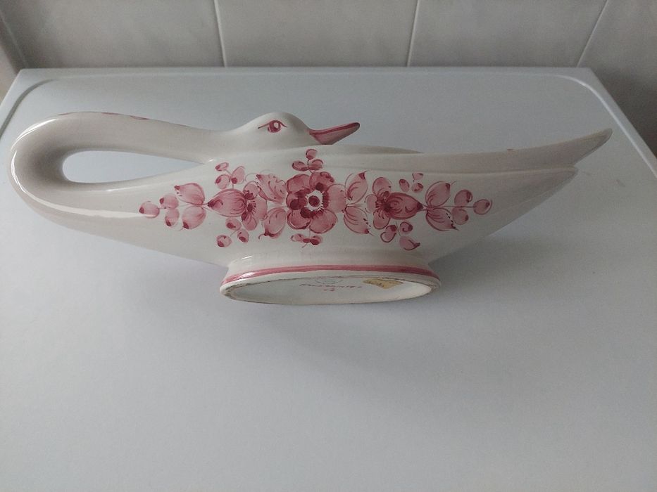 Ceramic item with pink tones429811189920583681