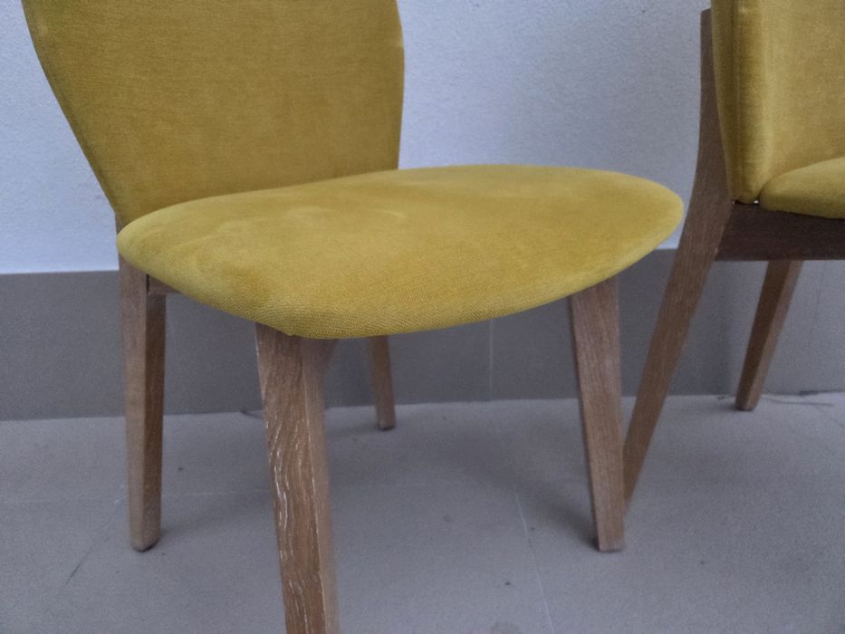 Vendo 6 cadeiras de mesa de jantar. Carvalho maciço. Estado BOM