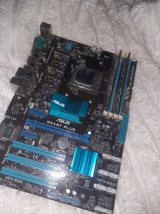 Продам комплект материнки, проца, озу