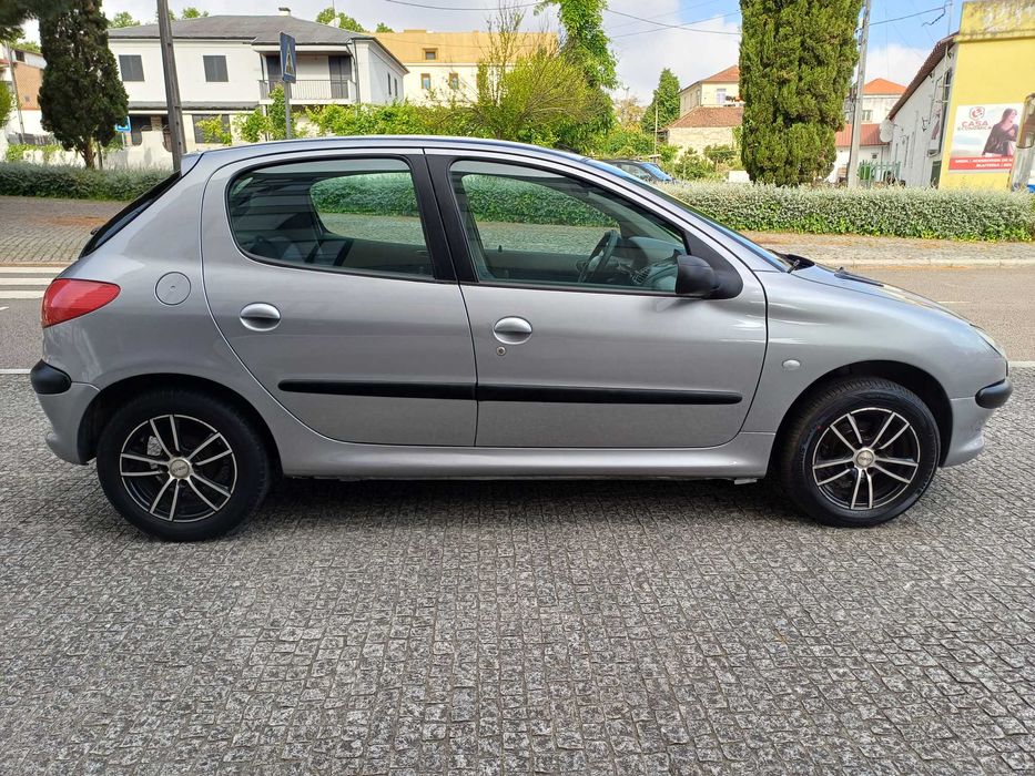 Peugeot 206 1.1 gasolina impecável
