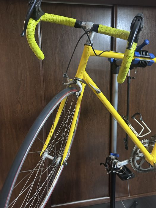 Bicicleta de estrada clássica em bom  estado