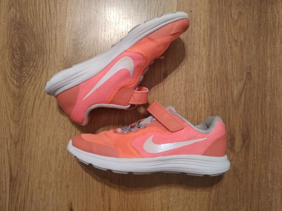 Buty sportowe NIKE Revolution 3, rozm. 35, pastelowe, do biegania