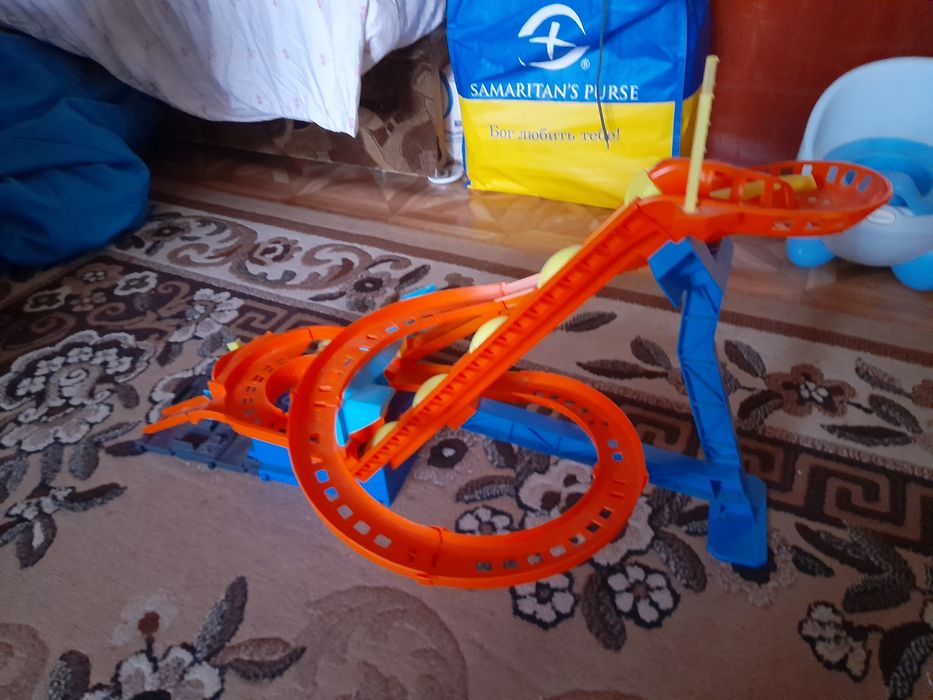 Игровой набор Hot Wheels "Гонки на американских горках"