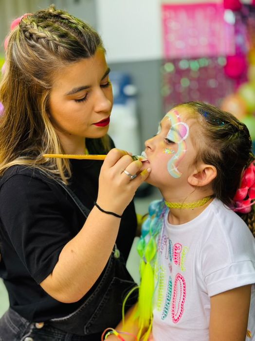 Pinturas faciais, Stitch mascote, modelagem de balões e insuflaveis