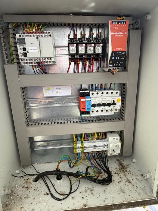 Painel fotovoltaico rotativo