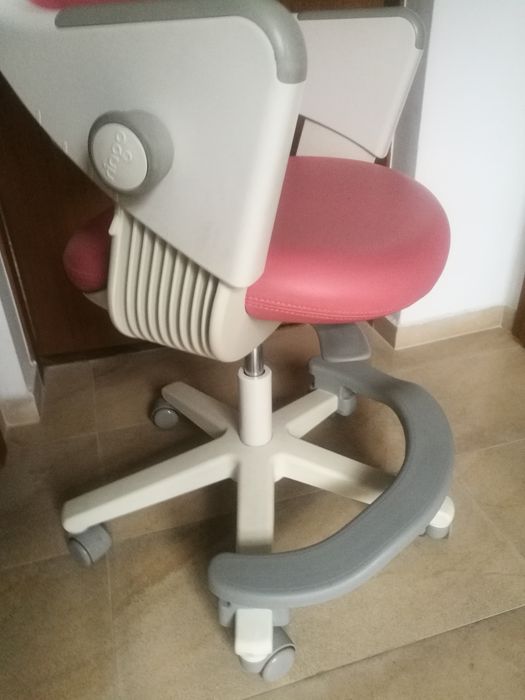 Krzesło biurkowe dizajnerskie.