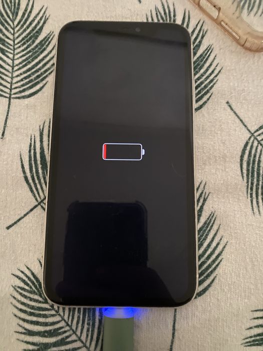 IPhone 11 64 GB em bom estado. Negociave