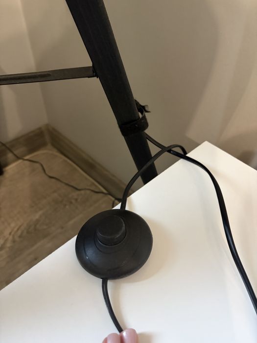 Lampa na statywie