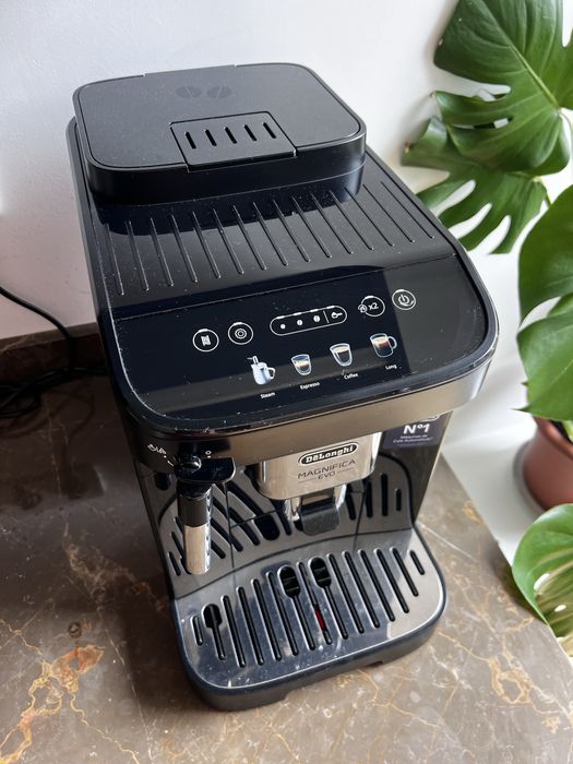 Maquina Delonghi magnifica evo