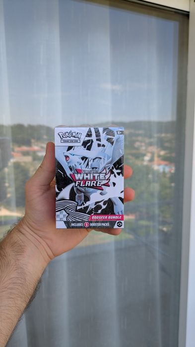Pokémon TCG: White Flare Booster Bundle