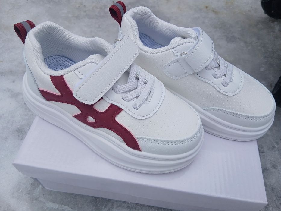 Продам кросівки нові для дівчинки 28 розмір