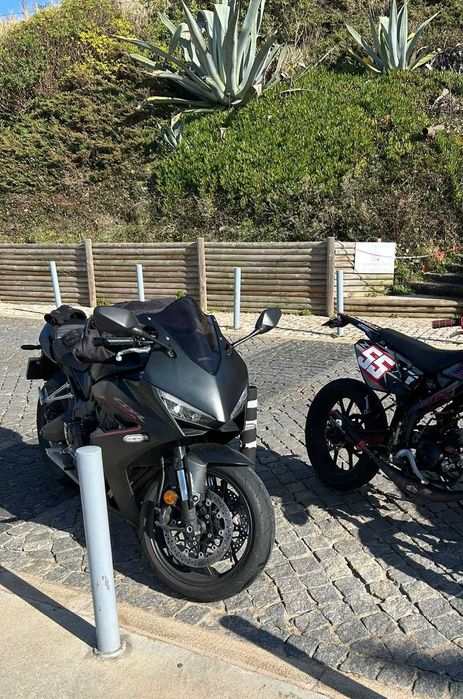 Honda CBR650R E-Clutch 2025 | Junho 2025 | < 5.000km | Garantia