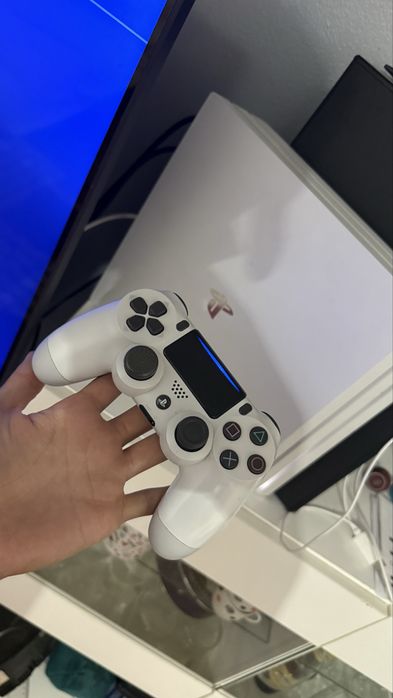 Vendo ou troco ps4 pro branca 1tb