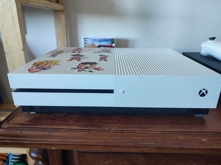 Vendo Xbox One s com GTA e 1 comando