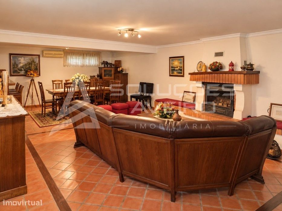 Moradia T4+1 | Piscina Coberta | Ginásio | Dois Lotes Urbanos | Cen...