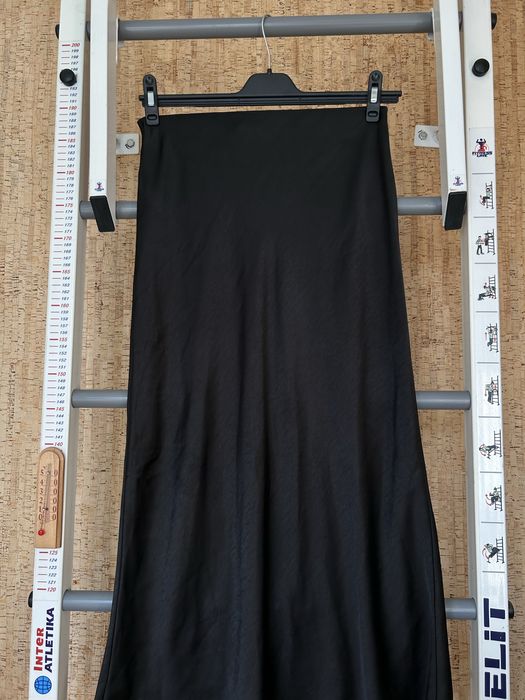 атласна спідниця mango