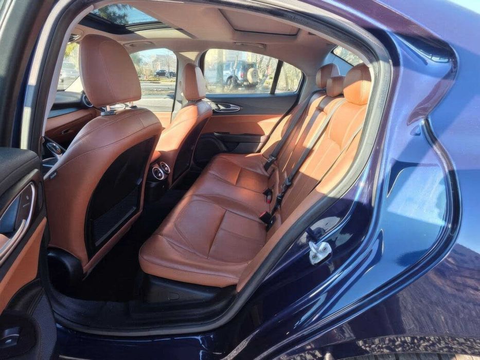 Alfa Romeo Giulia      2018