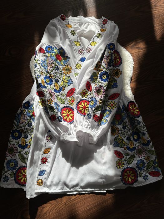 Вишита сукня розмір С з пояском