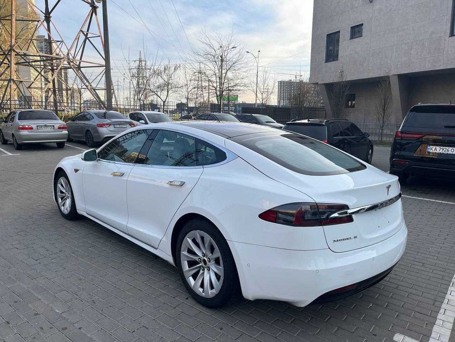 Оренда Tesla Model S Rest рест подобово помісячно