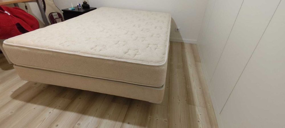 Cama de casal Molaflex